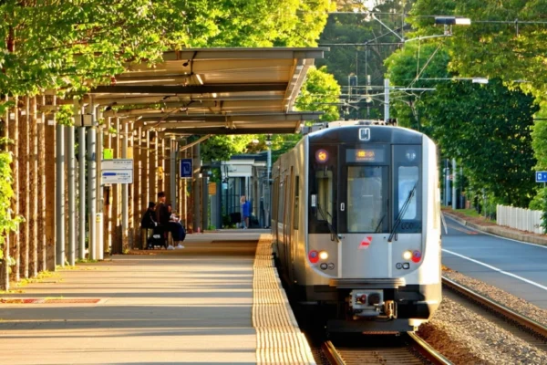 Keon Park Melbourne: Station, Suburb & Transport Guide 2026